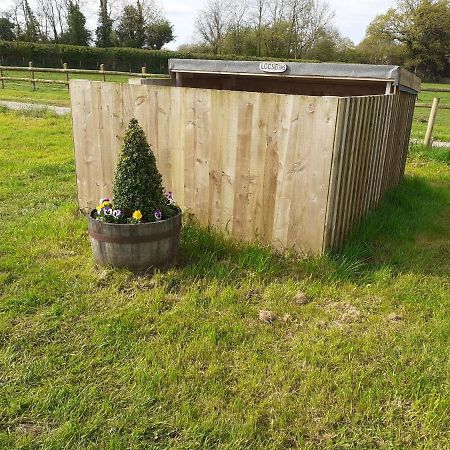 Glamping In Wiltshire The Green Knoll Is A Charm Chippenham  Eksteriør billede